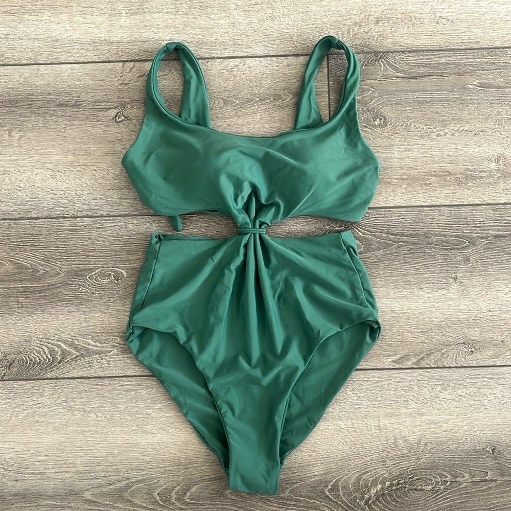Cupshe Fashion Women's Double-Layered Padding One-Piece Swimsuit,Green (M) - Picture 2 of 5